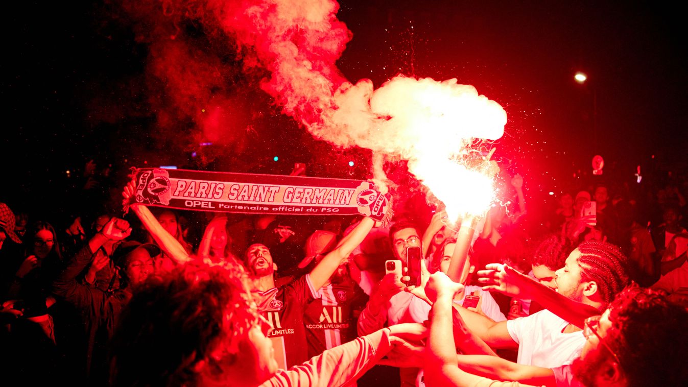 Egy autó hajtott a PSG BL-győzelmét ünneplő tömegbe