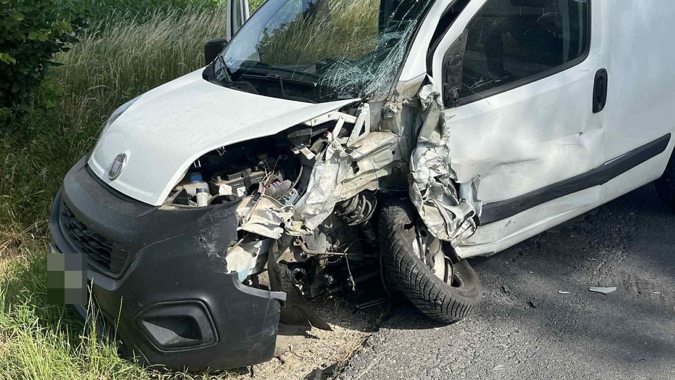 Kisteherautóval karambolozott egy személyautó Beled és Kapuvár között – Teljes az útzár - frissítve