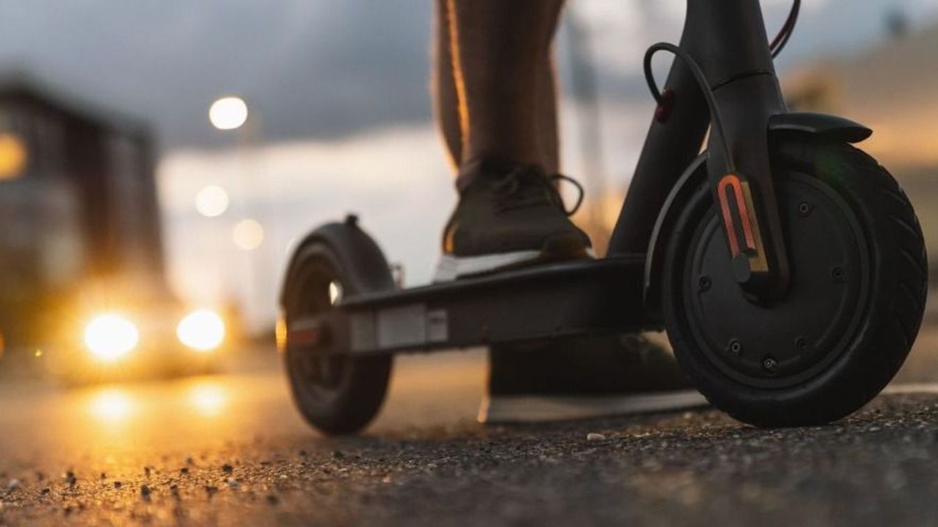 Rolleres kisgyermekeket ütöttek el Győrben, többen megsérültek