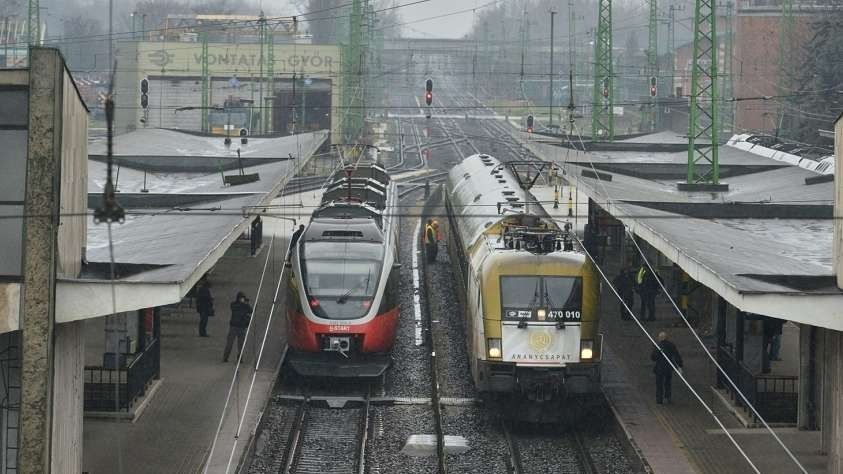 A győri fővonalat érintő nyári módosításokról beszéltek.