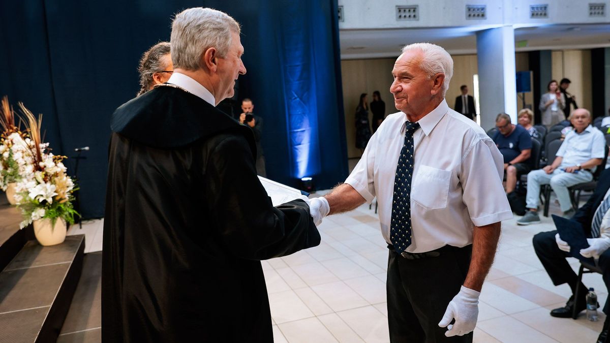 Aranydiploma-átadó Győrben - Friedler Ferenc rektor Torma Károly köszönti