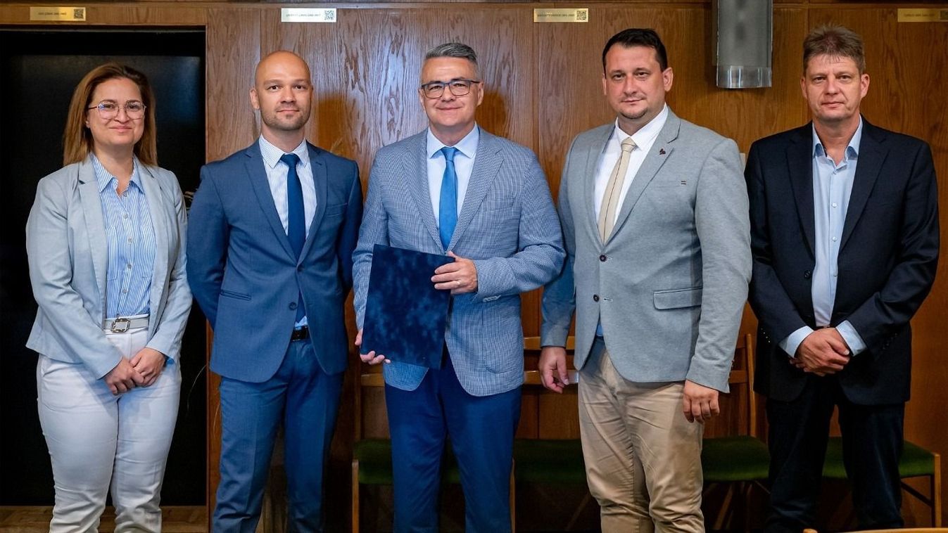 Precíziós gazdálkodás: oktatási együttműködést kötött a Széchenyi István Egyetem és a Livestocker Solutions
