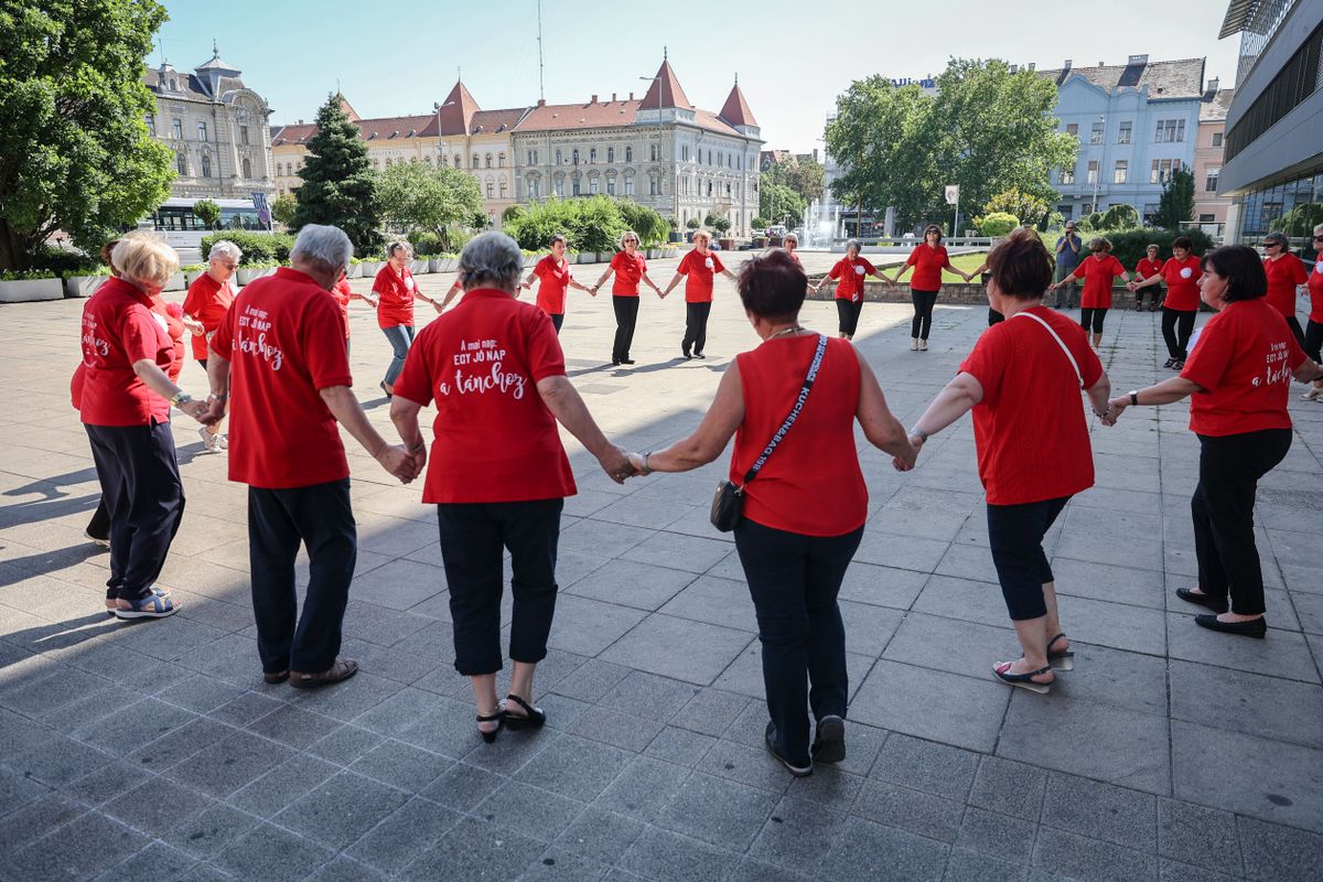 Szenior örömtánc is ünnepelte az urakat Apák napja alkalmából