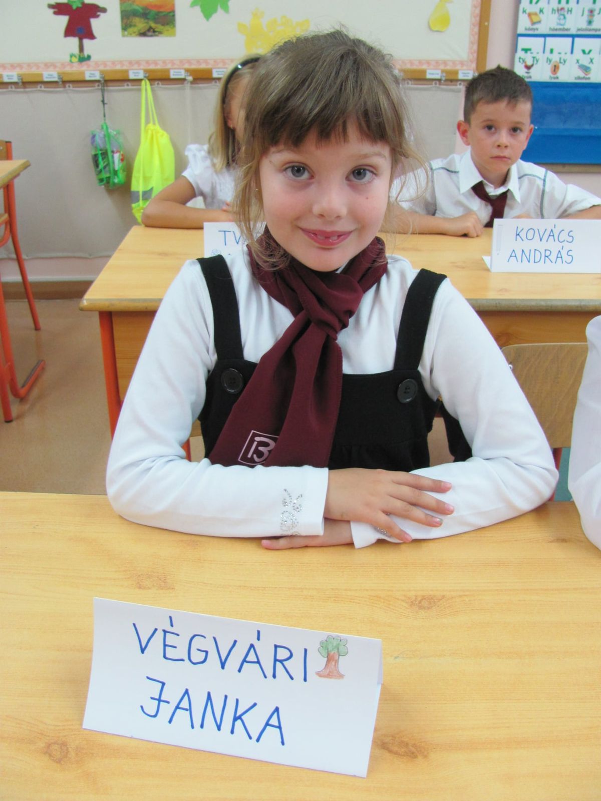 A szépségkirálynő, Végvári Janka még első osztályosként