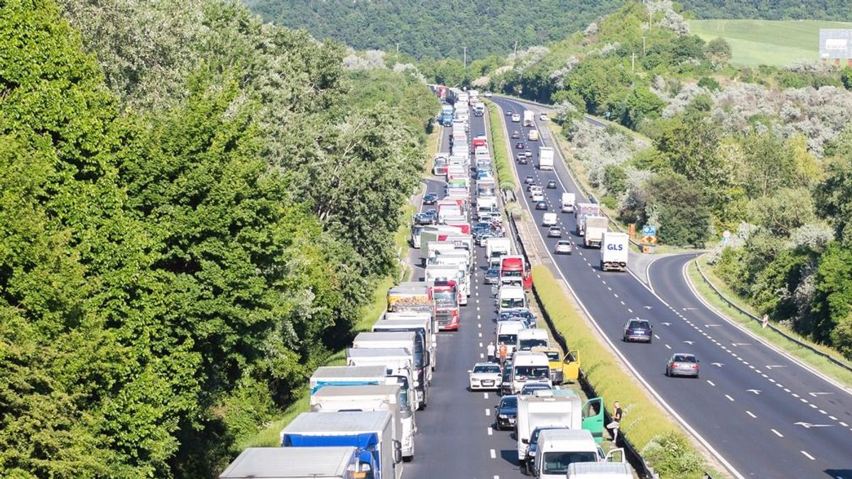 Bedugult az M1-es, rengetegen utaznak a pályán