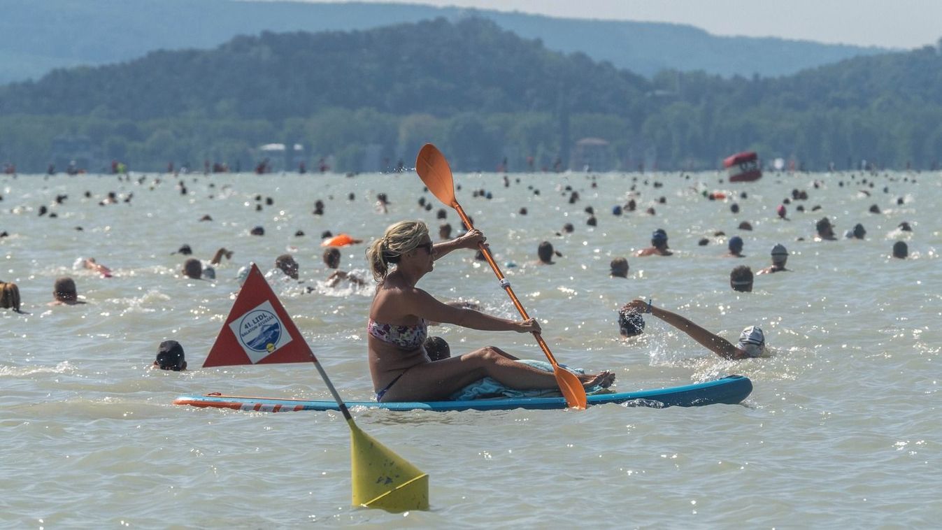 Minden rekordot megdöntött idén a Balaton-átúszás