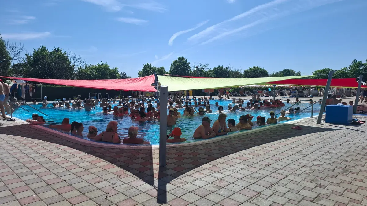 Meg nem erősített információk szerint a szlovák országos tisztifőorvos vizsgálata szerint az elhunyt 11 éves kisfiú nem Párkányban kapta el az agyevő amőba fertőzést.
