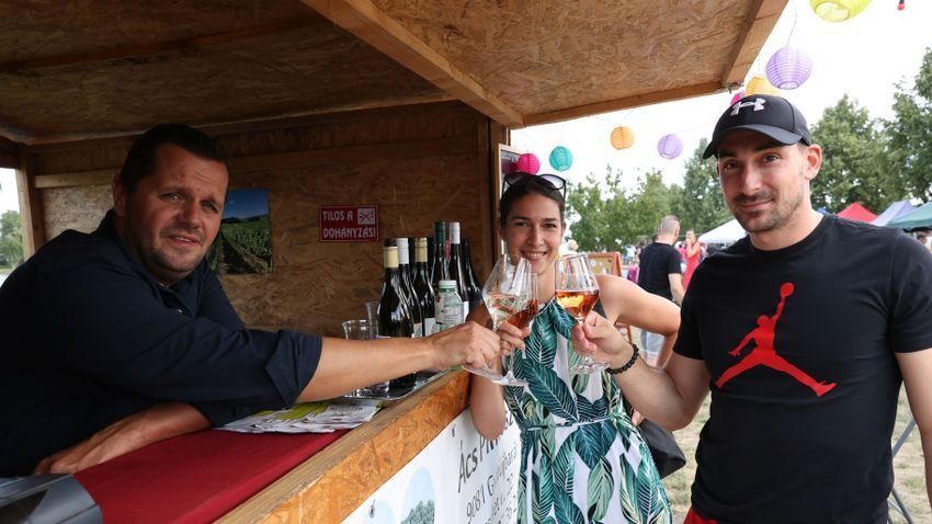 A borok szerelmesein túl mindenkit várnak pénteken és szombaton Hegyeshalomba