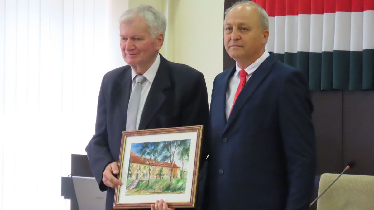 Borsodi Tamás címzetes főjegyző elköszönt a kapuvári városházától.
