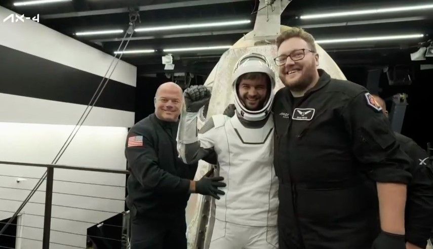 Kapu Tibor magyar űrhajós világűr borotva haj- és szakállvágó HUNOR Magyar Űrhajós Program