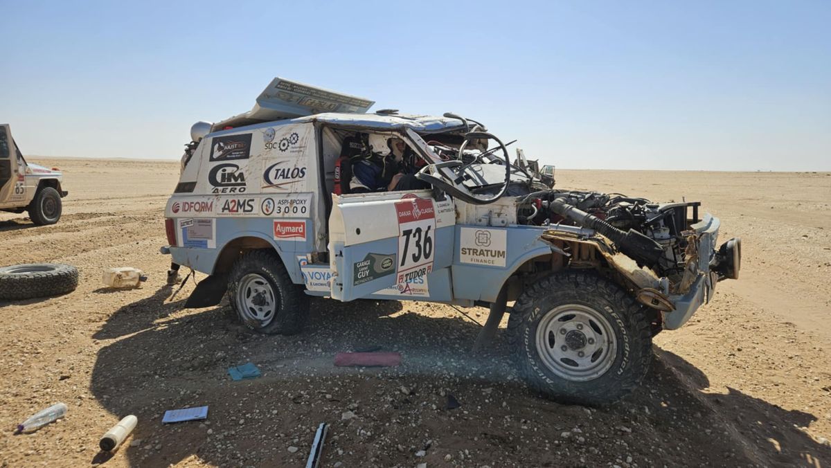 A Dakar Rallyn balesetező autót mentették a magyar versenyzők