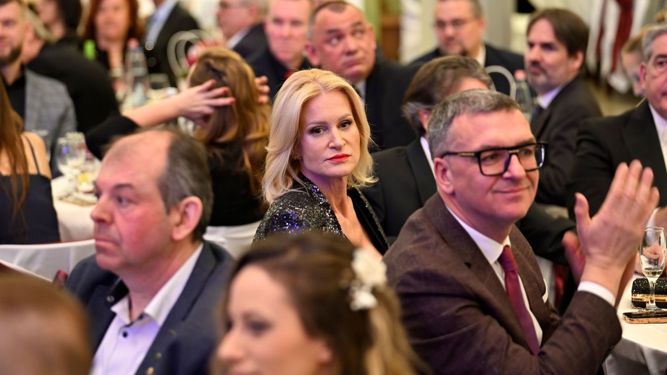 A jubileumi gazdászbálon rekordszámú vendég szórakozott együtt Mosonmagyaróváron - fotók, videó Kép