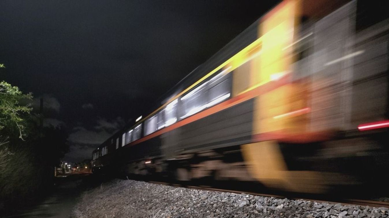 Elgázolt egy embert a vonat, hosszabb a menetidő a győri fővonalon Kép