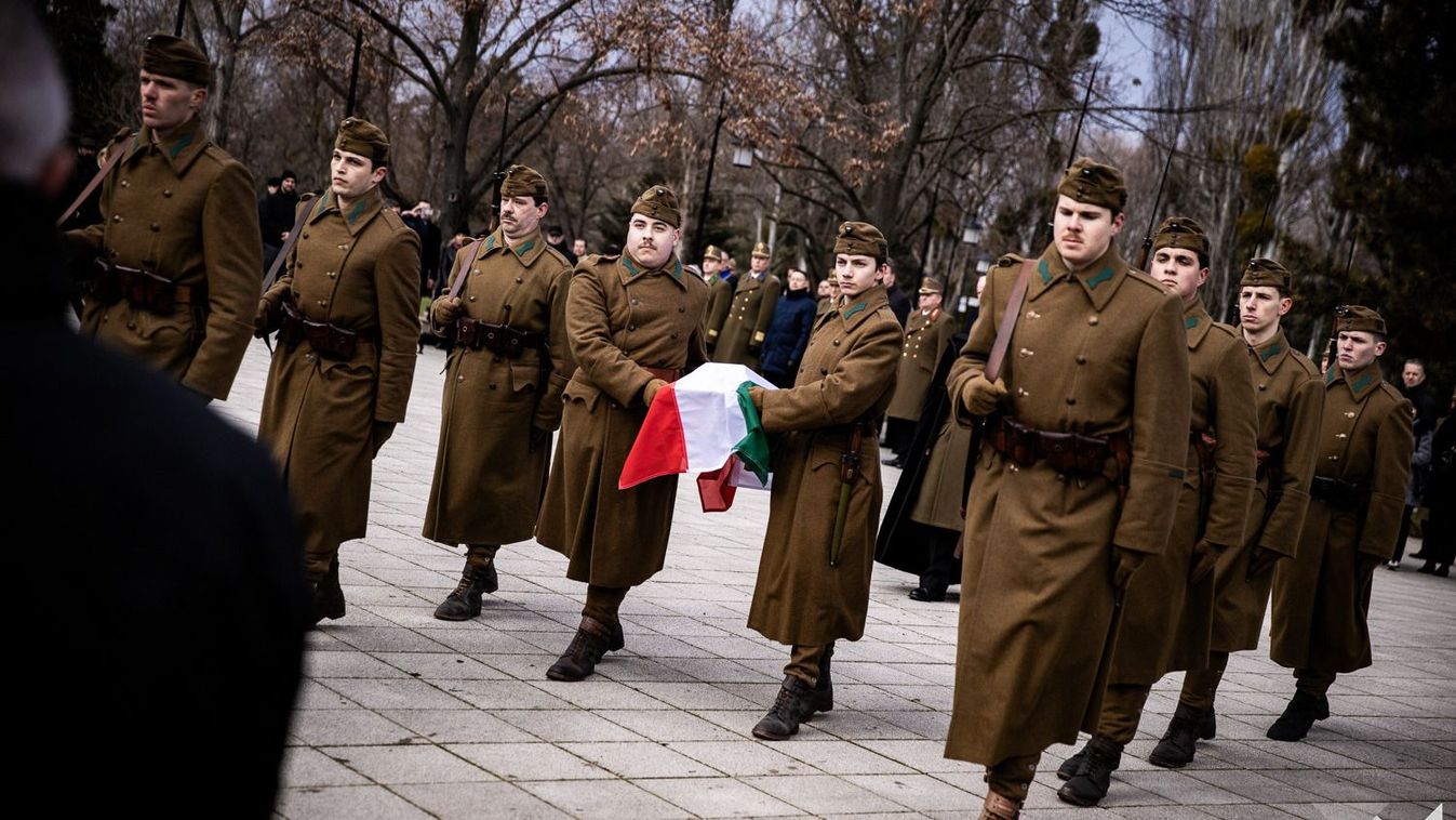 Csorna hősi halottját is eltemették, bajtársaival együtt a Fiumei úti sírkertben