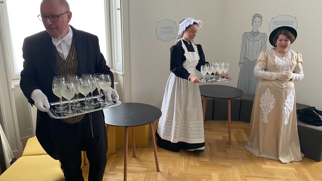 Kosztümös esküvői láz a soproni Lenck-villában