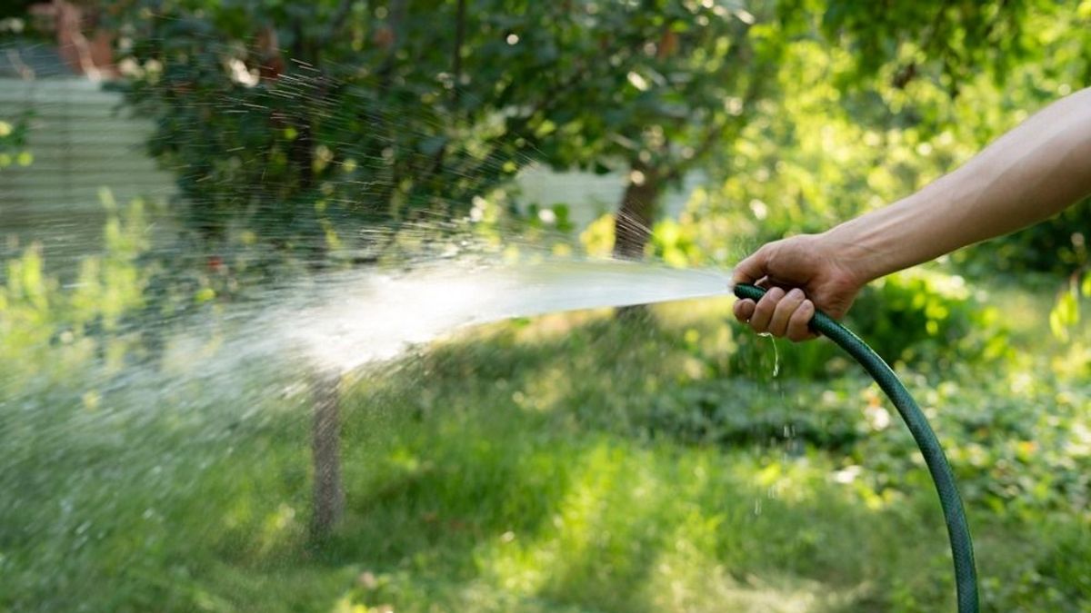 Rendkívüli! Vége a locsolásnak, országos vízkorlátozást rendeltek el a brutális hőség miatt