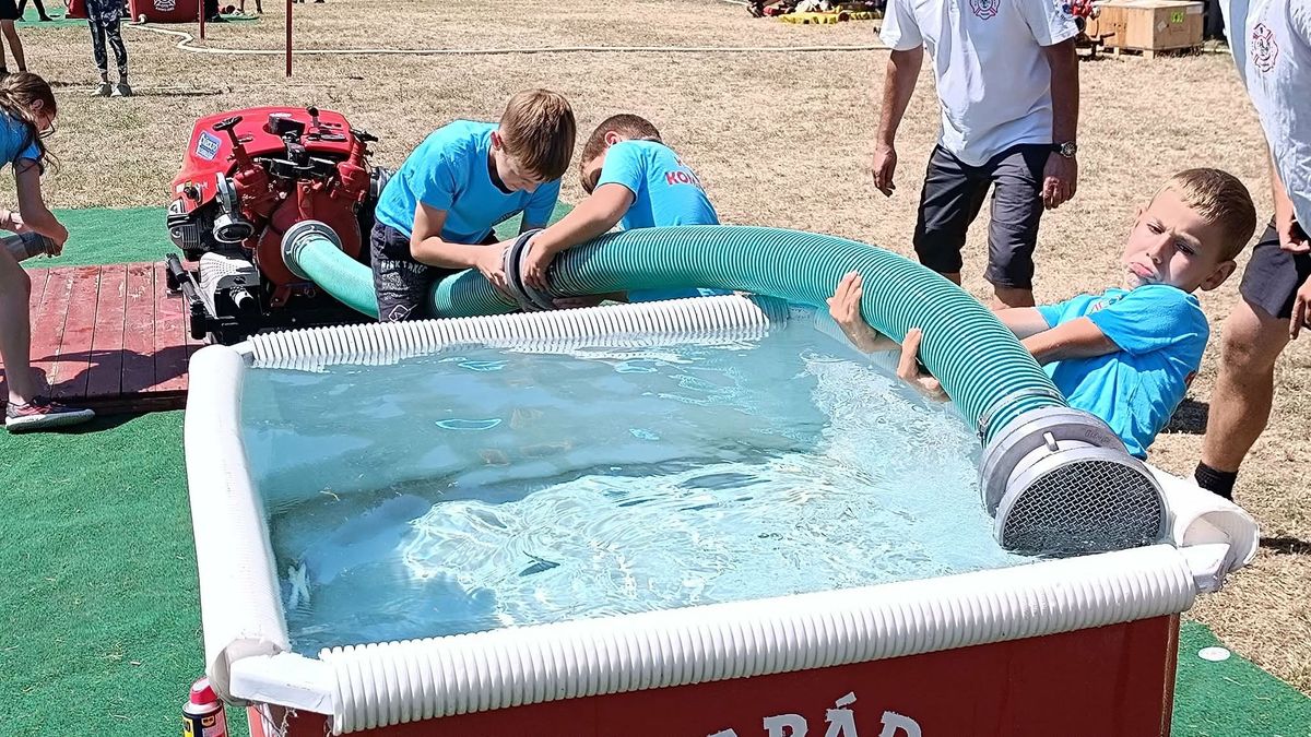 A legkisebb győrsági tűzoltó két és féléves, rajthoz állt a "kinder kommandó" Farádon - fotók, videó