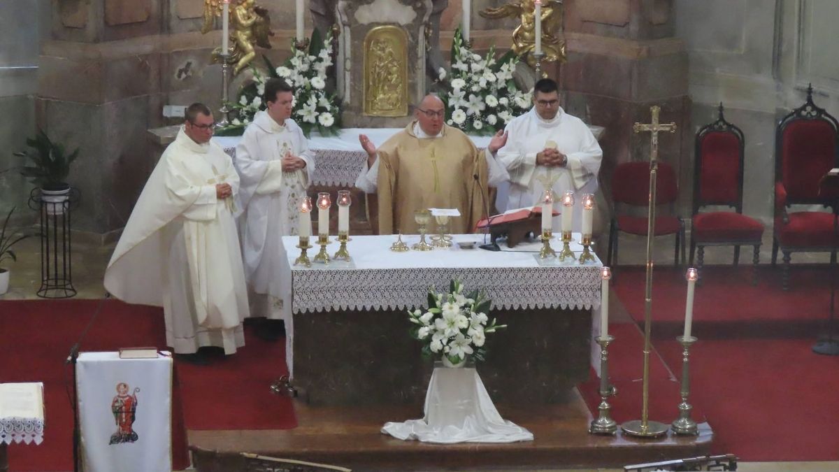 13 év után búcsúzik a népszerű atya Mosonmagyaróvártól, új helyen folytatja