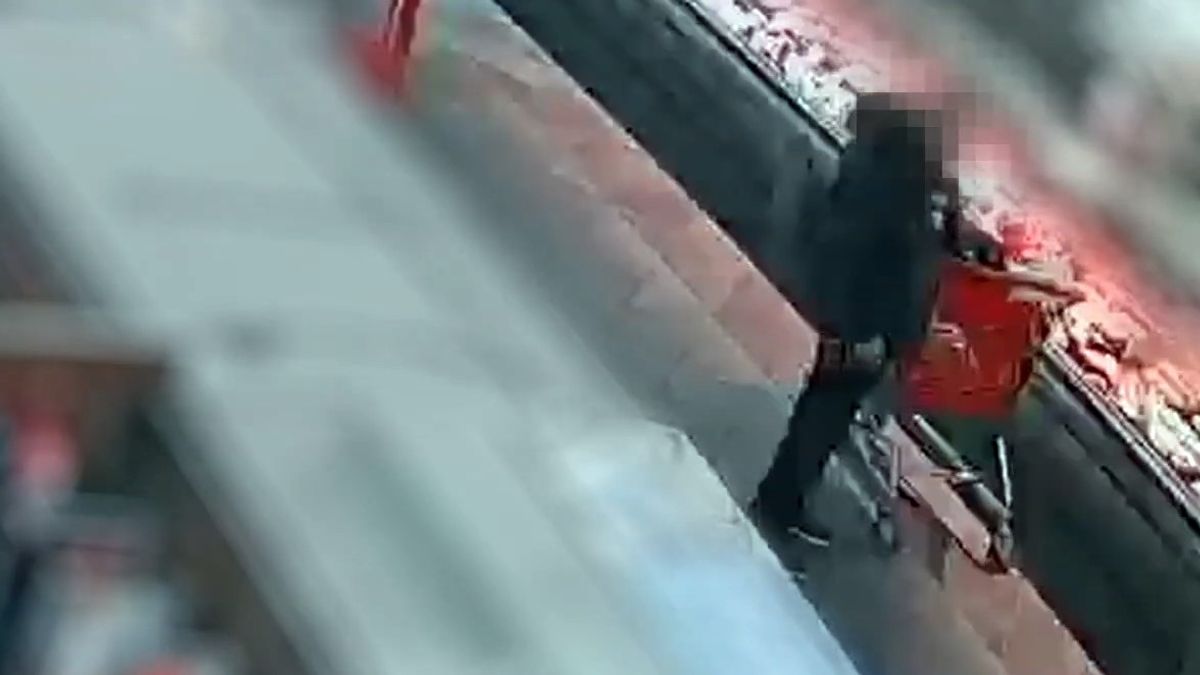 Női táskákból lopta ki a pénzt egy soproni áruházban a férfi – videó