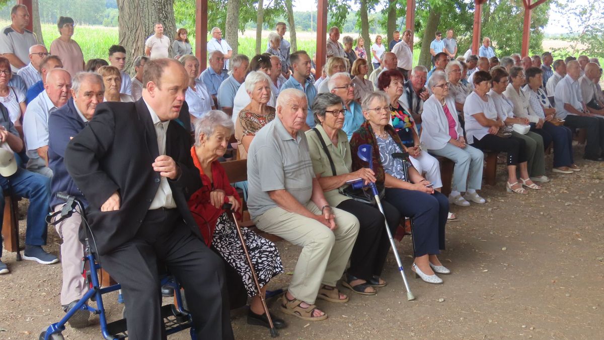 A nagyszülők szeretetére, hitére és jó példájára nagy szükség van, hirdette Lajos püspök - Fotók, videó