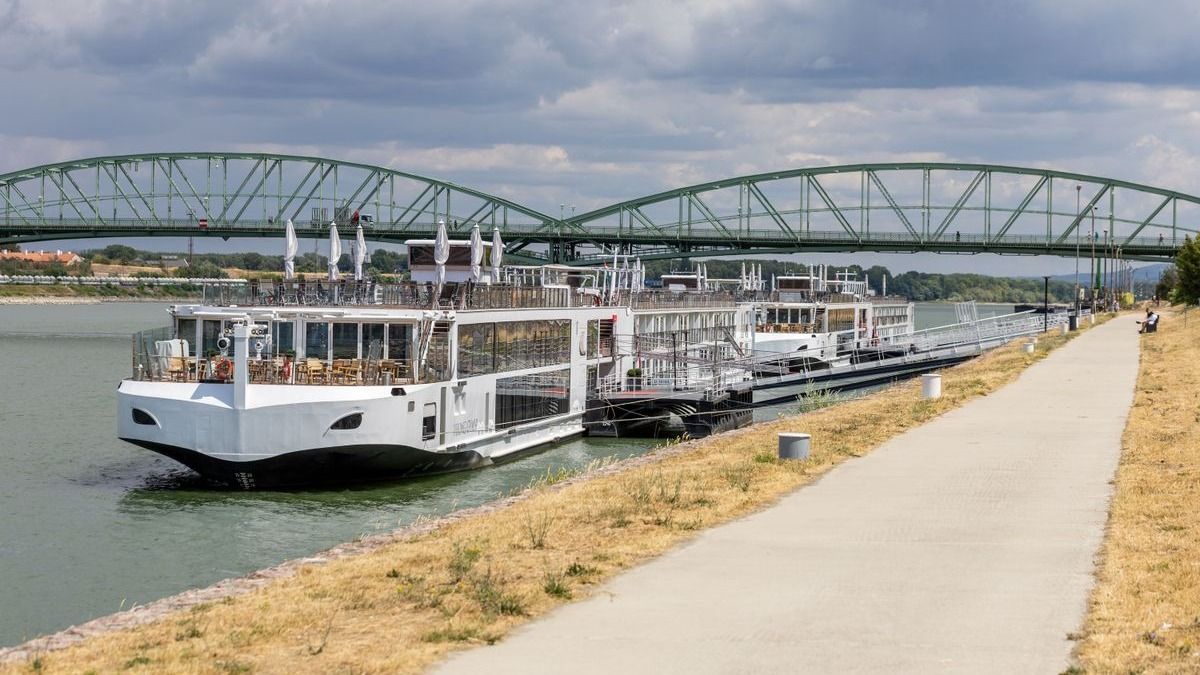 A Duna alacsony vízállása miatt nem jutnak el Budapestig a szállodahajók