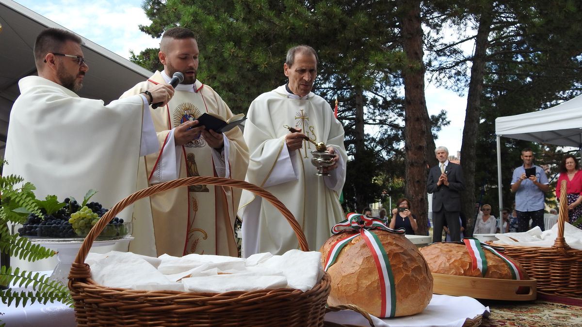 Ünnepi szentmise és kenyérszentelés Sopronban - fotók, videó