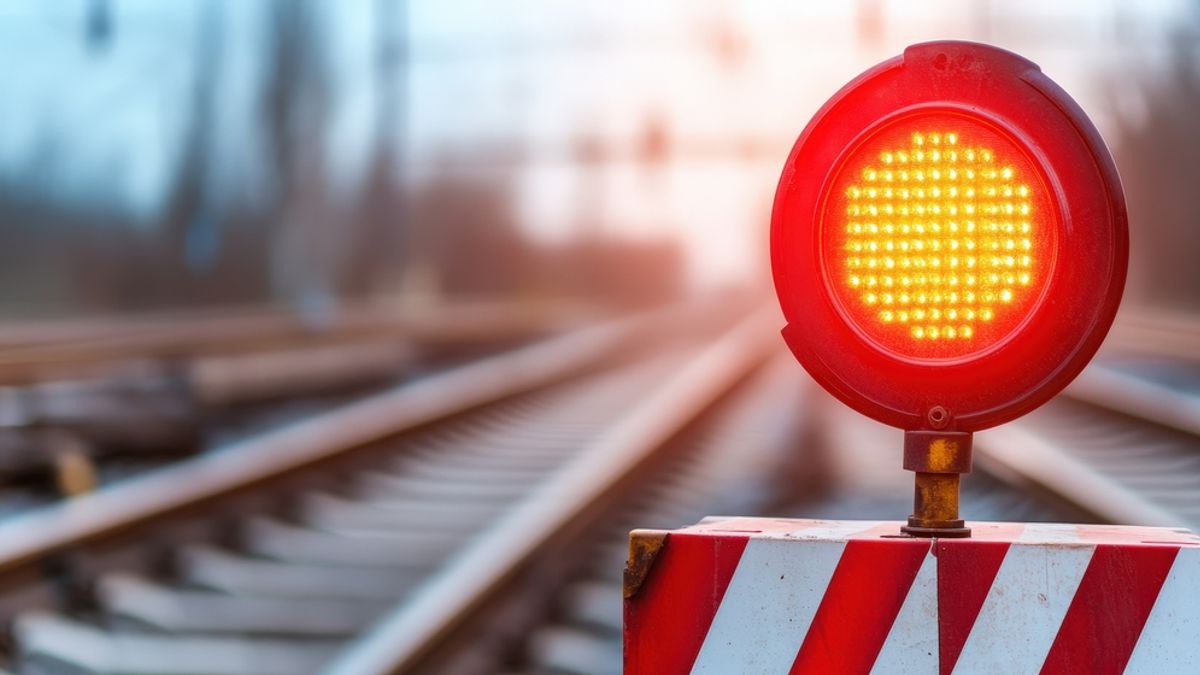 Drámai ütközés Csorna közelében: vonat gázolt el egy motorost