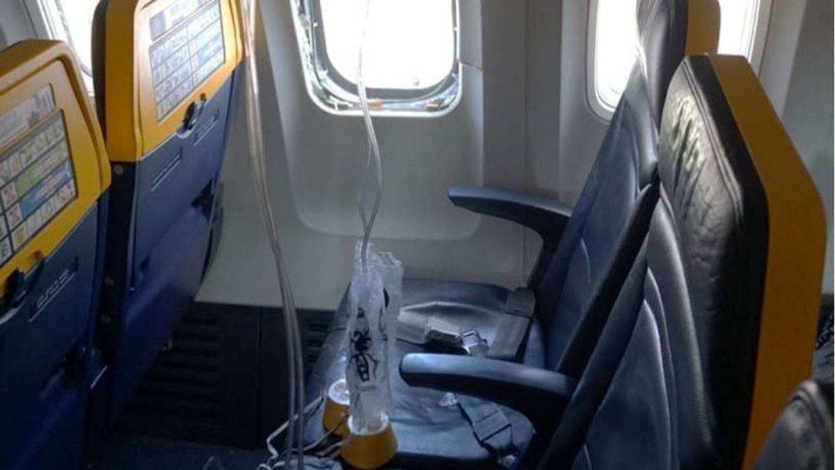 Ez okozhatta a Ryanair ablakának betörését júliusban