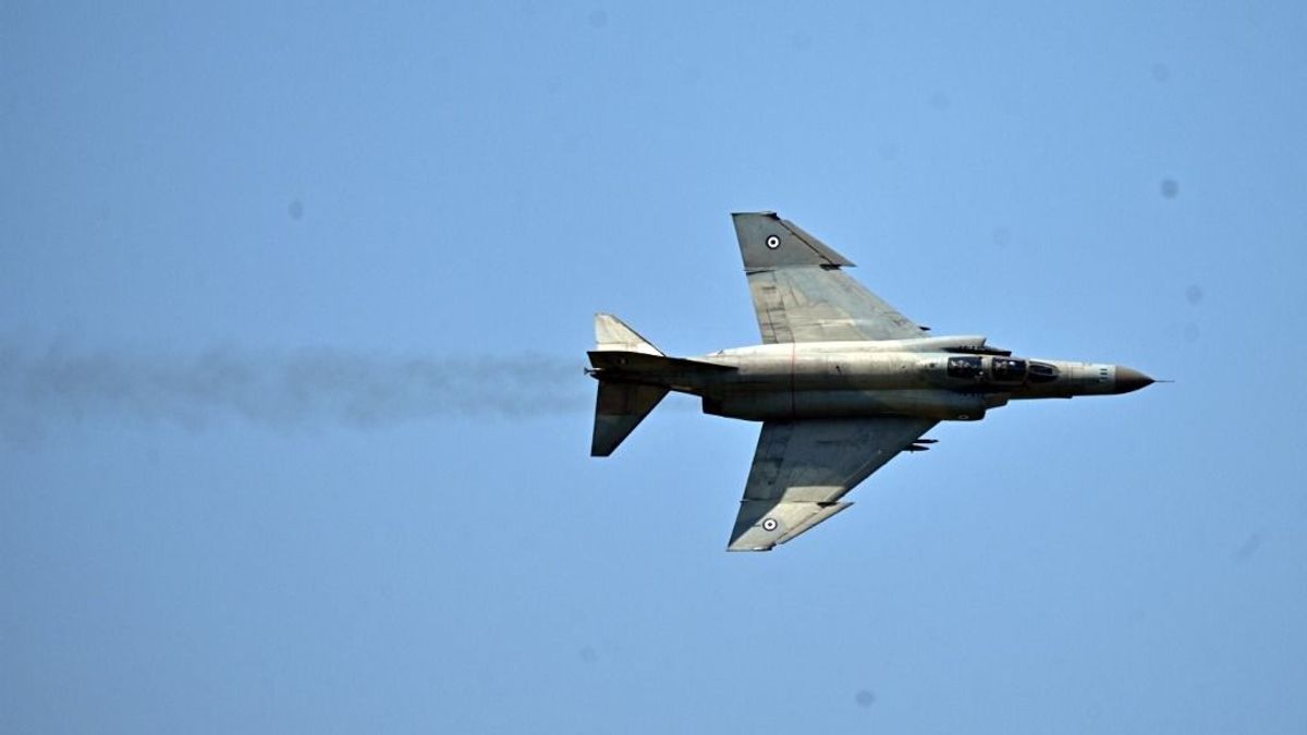 Lezuhant egy Gripen Szolnok mellett – a pilóta katapultált