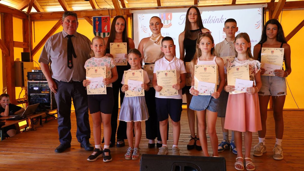 Kitüntették a legkiválóbb páli diákokat a falunapon