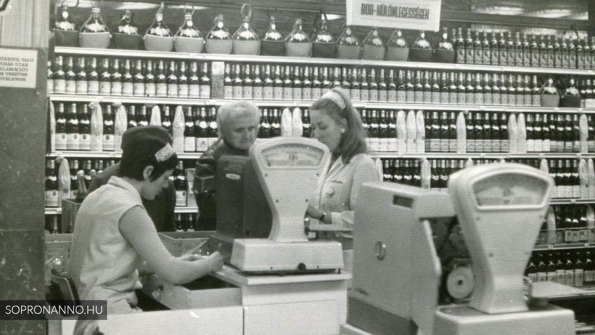 Gyerekkorom ABC-je Sopronban - A kávédaráló és a csemegepult varázslatos illata rabul ejtette a vásárlókat - retro fotók