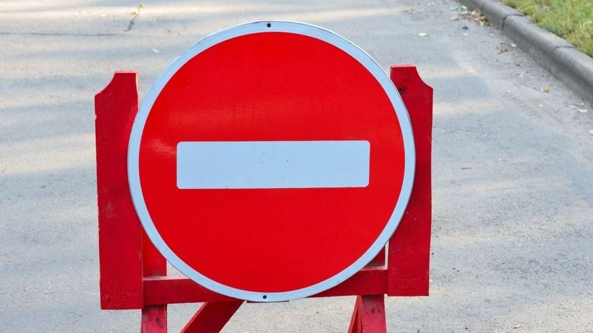 Javítják a megsüllyedt útszakaszt a Budai úton, forgalmi változásra kell számítani Győrben
