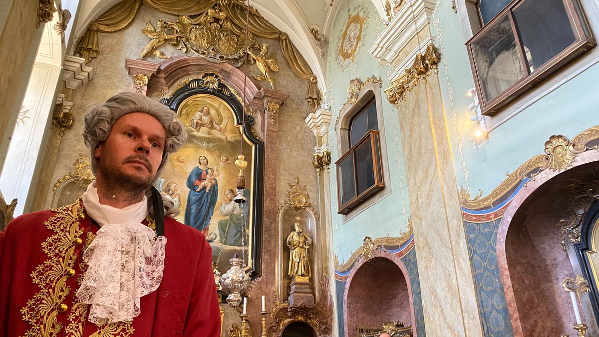 Különleges kosztümös tárlatvezetés: II. Miklós volt az idegenvezetőnk az Esterházy- kastélyban