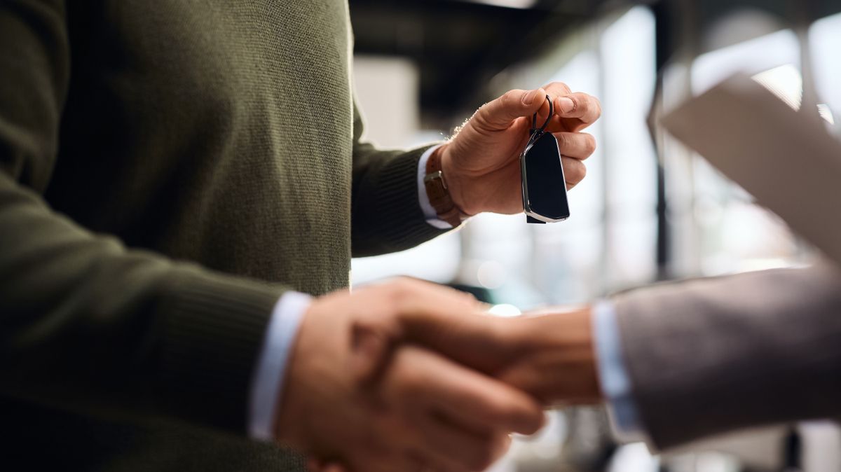 Rejtett Revolut-számla sem segített: 65 milliós adóhiánnyal bukott le az autókereskedő