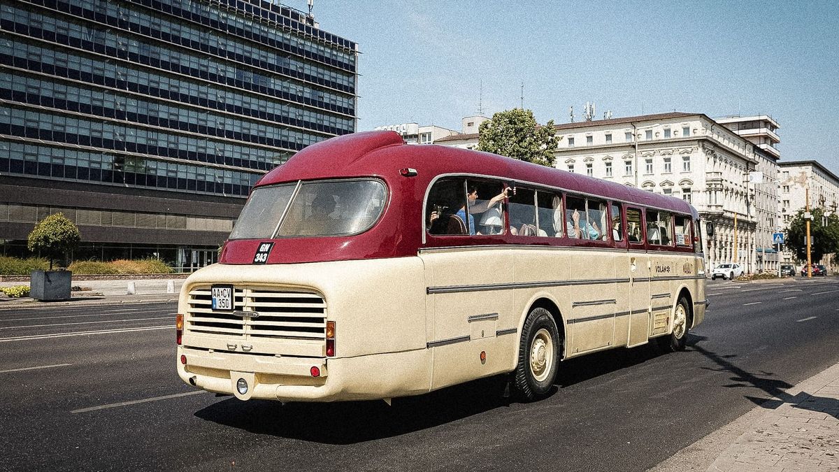 Faros Ikarusz járta a várost, ünnepelt a győri buszközlekedés - fotók