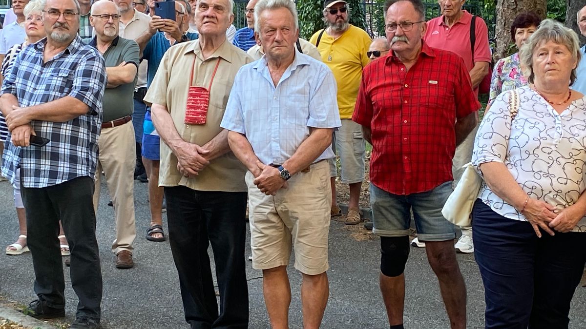 Egykori iskolájukra emlékeztek a GT-sek