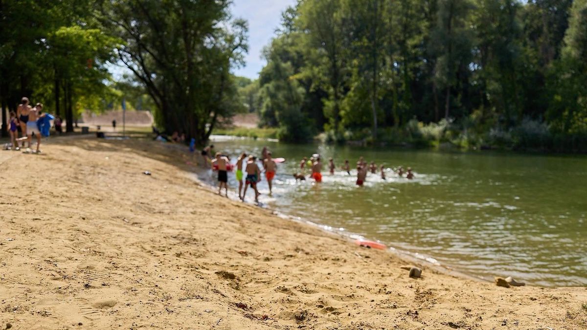 Új nyitvatartás és fürdőárak mellett, az Aranyparton meghosszabbították a strandszezont