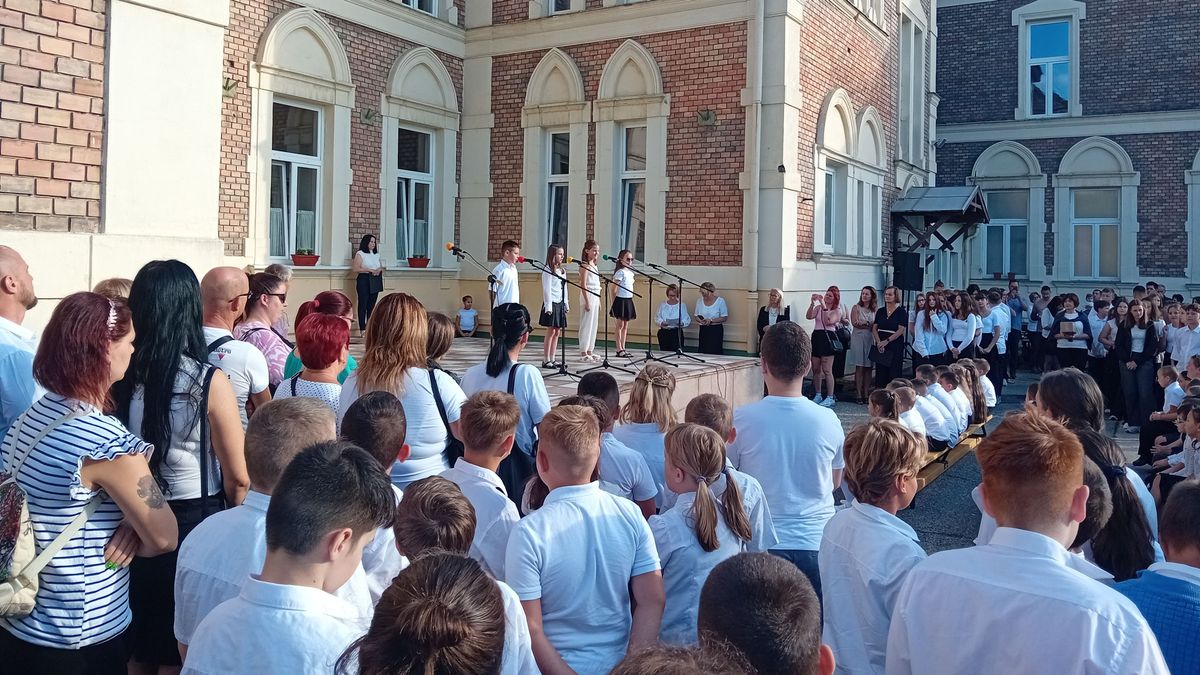 Tanévnyitó a Gyárvárosi Iskolában