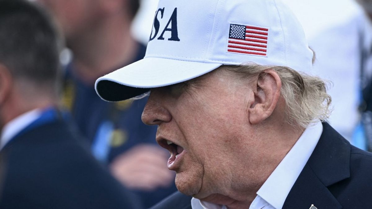 Trump szerint Ukrajna miatt drága az üzemanyag: kemény üzenetet küldött Zelenszkijnek