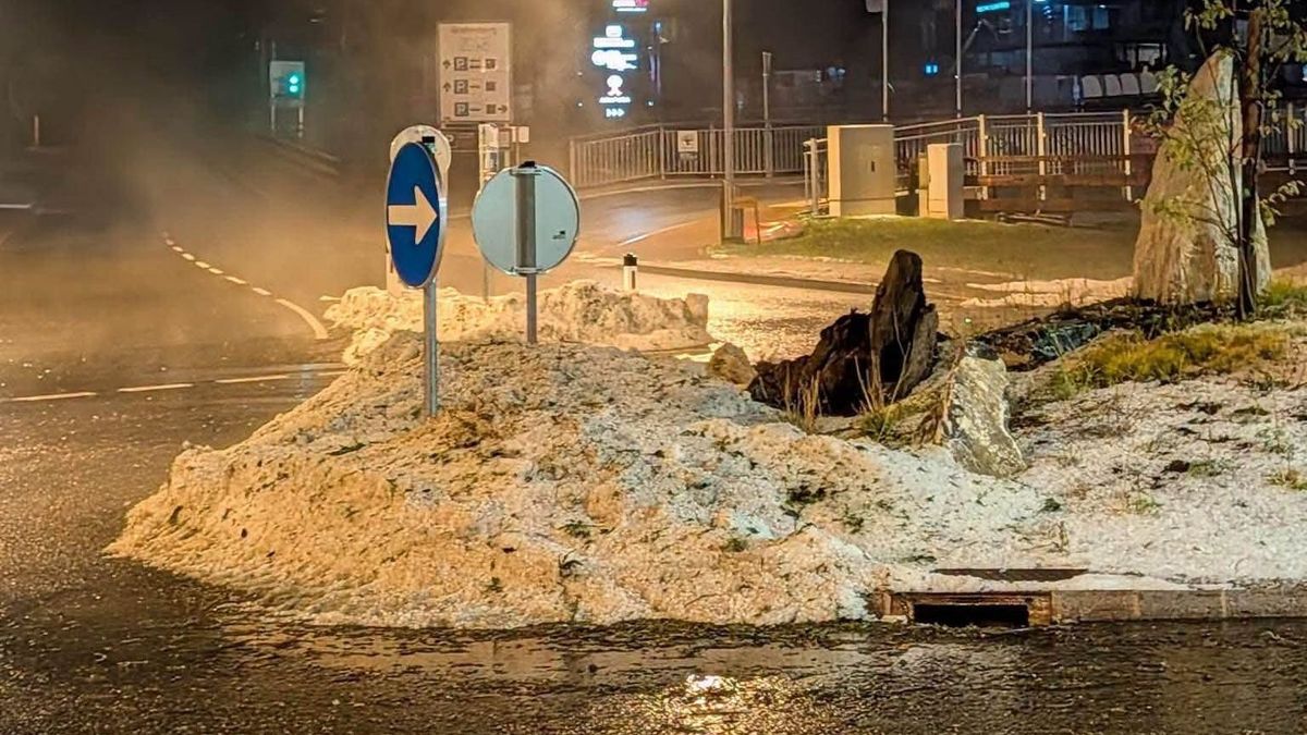 Hókotrókat kellett bevetni Ausztriában - fotók