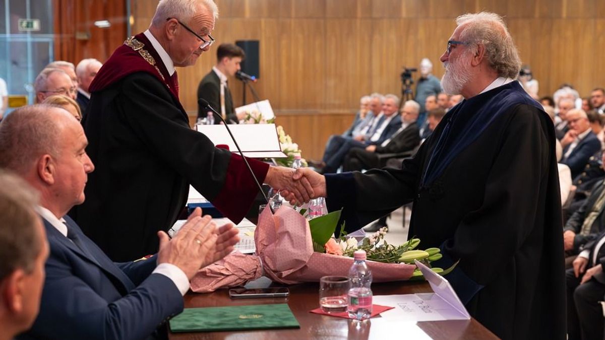 Honoris Causa doktori címet kapott Prof. dr. Faragó Sándor