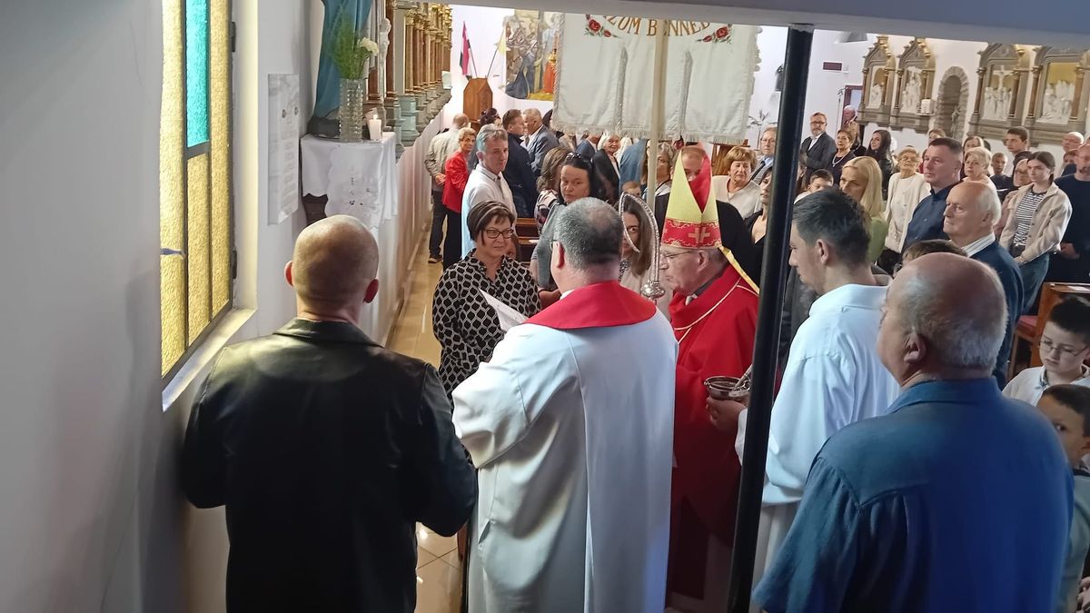 Győrladamér Szent Kereszt felmagasztalására szentelt temploma, alapításának 80. évfordulóját ünnepelte - Fotók