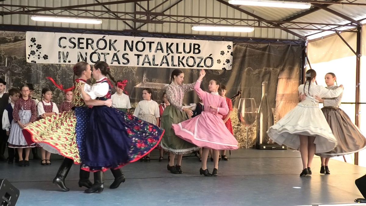 Látványos motoros bevonulással indult a IV. Cserók Nótás Találkozó Győrszentivánon - Fotók
