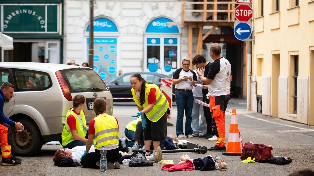 Tömegbaleset: húsz sérült, minden másodperc számított – a győriek lettek a legjobbak