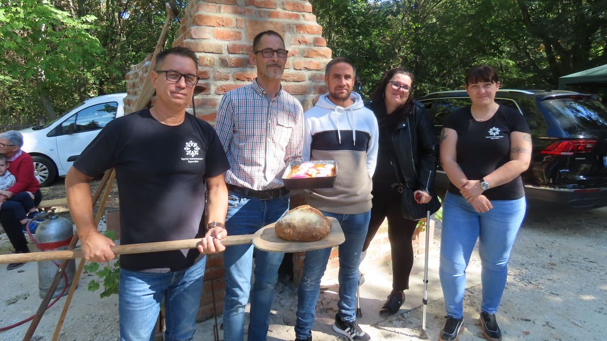 Községi kemencét avattak, közösséget építenek Szilsárkányban a helyi egyesülettel