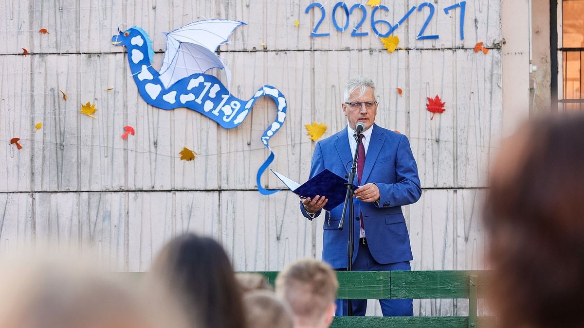 119. alkalommal csengettek be a Kazinczy Gimnáziumban Győrben - fotók, videó
