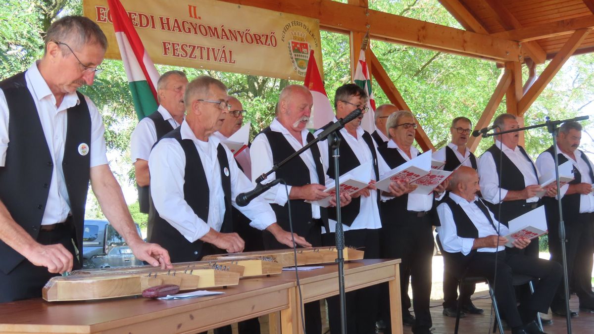 A dalköri tagságra, a népdalokra meg érnie krll az embernek, Egyeden őrzik a hagyományokat - Fotók, videó