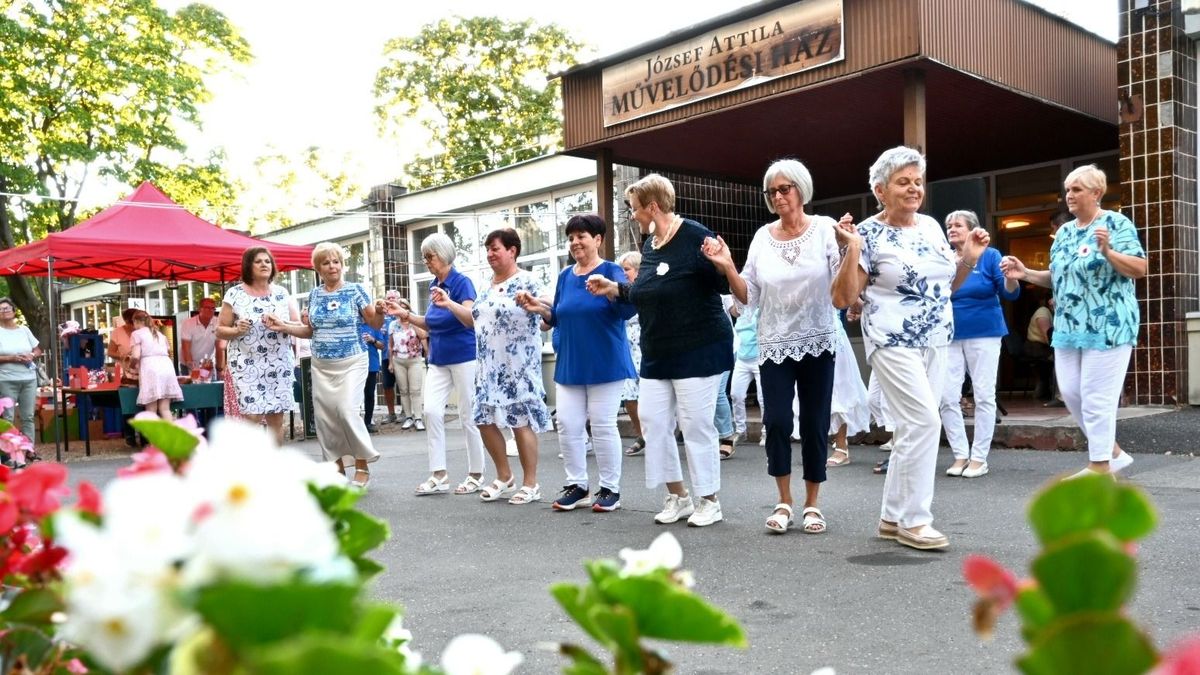 Tánc, zene és még több tánc – Így ünnepeltek Szabadhegyen – Videó és sok fotó