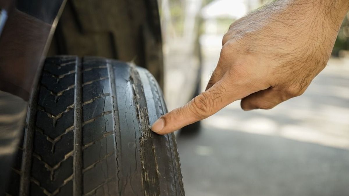 Ezt nézd meg az autód gumiján: komolyabb hibára is utalhat