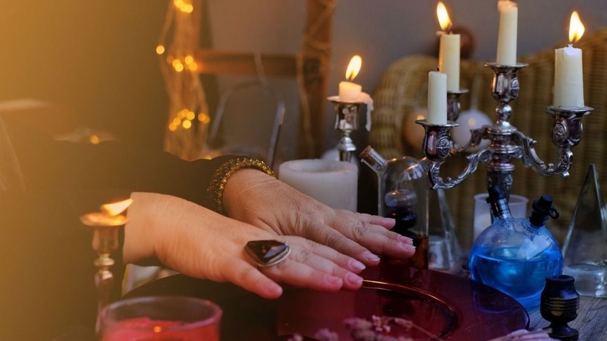 Folytatódik a döbbenetes ügy Győrben: gyógyszerrel akarta megölni a férjét, még egy jósnőt is bevont